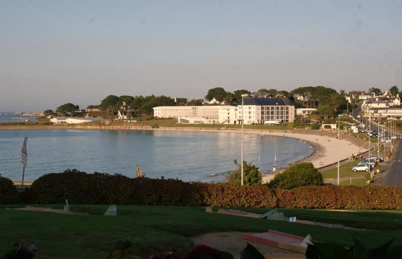 Rez de jardin piscine et plage Trévou-Tréguignec