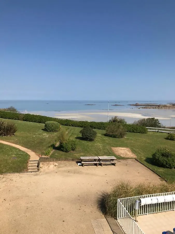 Rez de jardin piscine et plage Trévou-Tréguignec Appartement